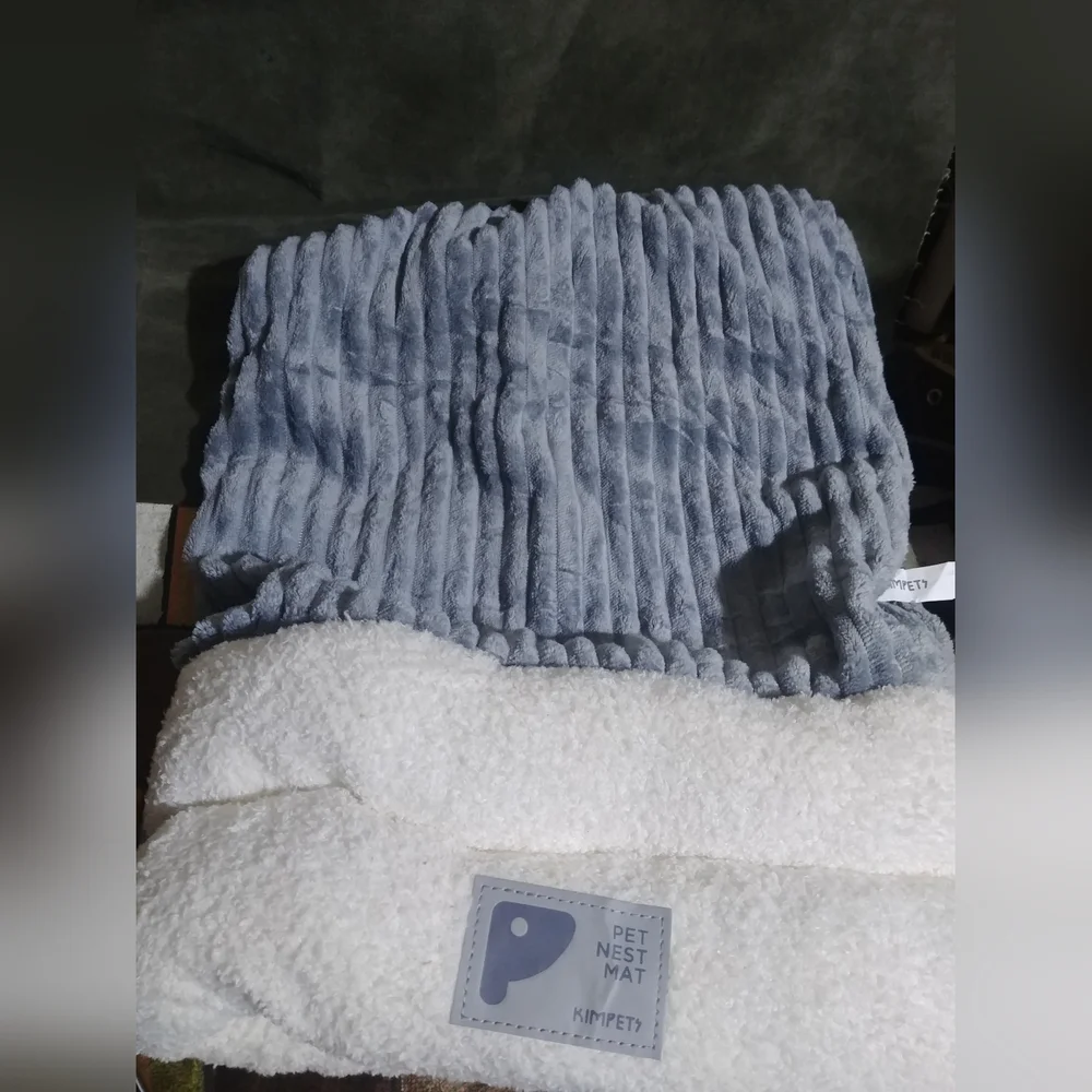Gray and White Pet Nest Mat